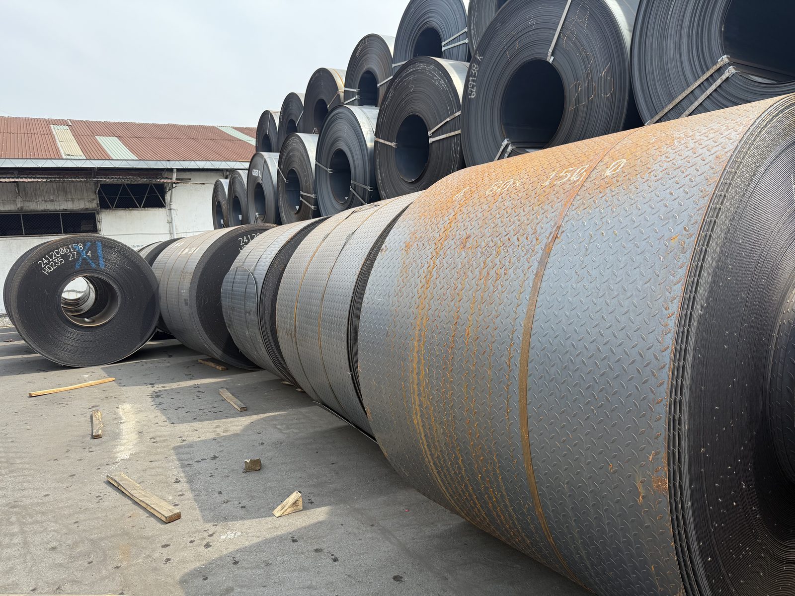 Cuộn HRC xếp đống – chuẩn bị cán tấm